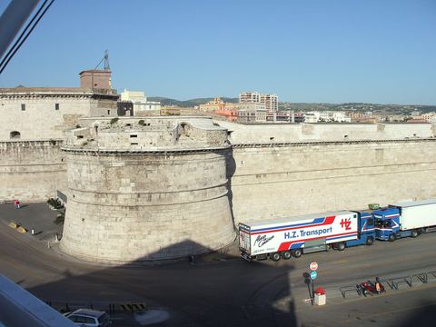 Forte Michelangelo: the station is 600 m from here, 1.5 km from the cruise shuttle terminal