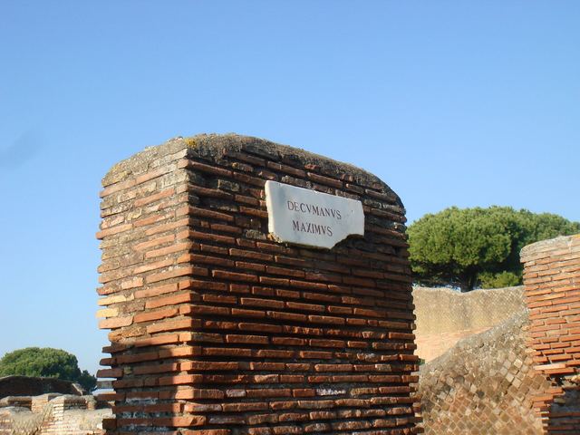 The Decumanus Maximus at Ostia Antica, reached by train on the Carpe Diem Tours half-day trip