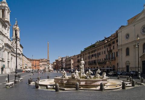 Piazza Navona: the cart drops you at the corner; the square itself is walked