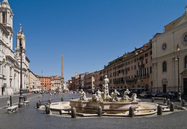 Piazza Navona in the early morning, a common meeting point for walking tours and the start of many Rome days