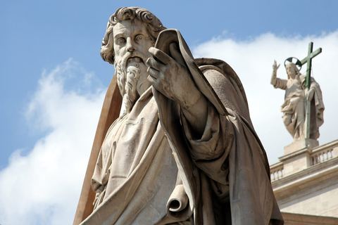 St Peter's Square at 07:30: the basilica and the dome are open, the Museums queue has not formed yet